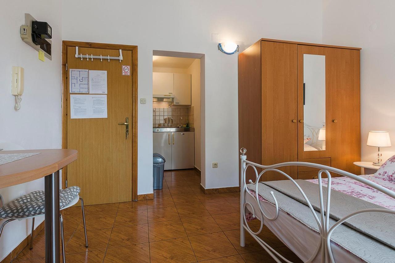 Apartman, Studio And Room Kata Pula Exterior foto